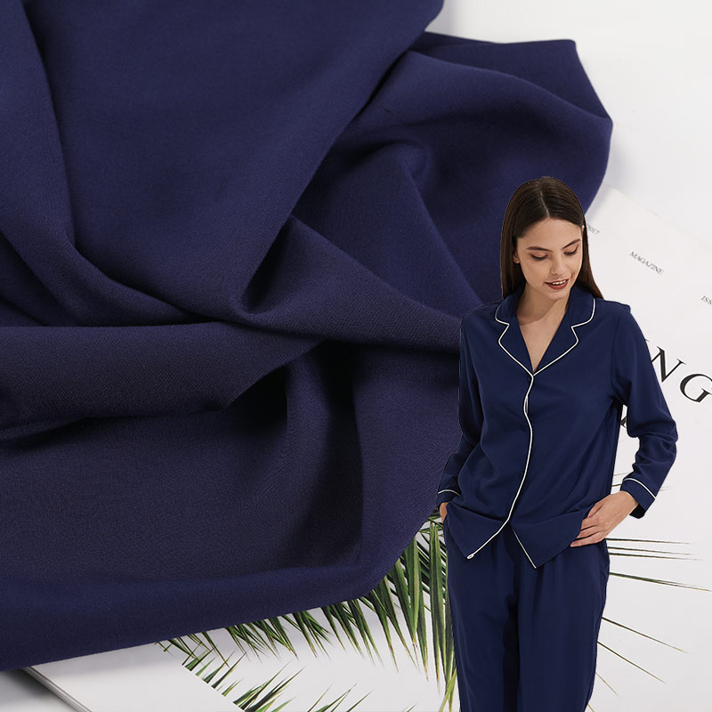 Umweltfreundlicher, weicher Stoff aus 76 % Modal, 24 % Polyester für Loungewear