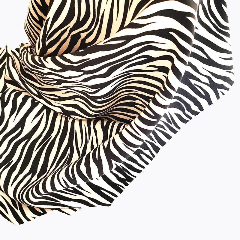 56 Rayon 44 Viskose-Satin Animal-Print Stoff mit Zebra-Tierprint