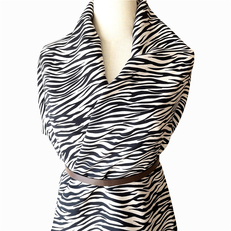 56 Rayon 44 Viskose-Satin Animal-Print Stoff mit Zebra-Tierprint